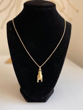 14k 35 mm Mano Cornuto pendant